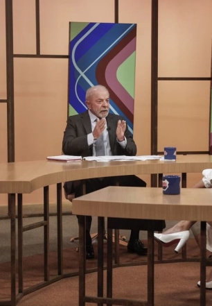 Lula diz que monitora preço dos combustíveis todos os dias