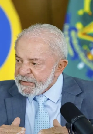 Lula envia ao Congresso projeto de lei pelo fim da escala 6x1