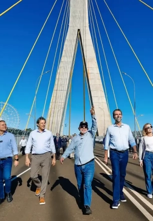 Lula inaugura ponte em Foz do Iguaçu e critica quem constrói “muros”