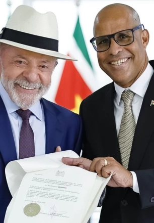 Lula recebe credenciais de sete novos embaixadores
