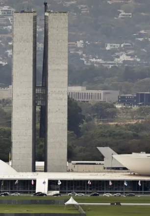 Lula sanciona, com vetos, reajuste salarial para cargos do Legislativo