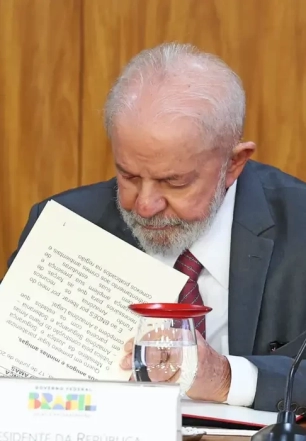 Lula veta lei que reconhece estágio como experiência profissional
