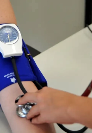 Médicos alertam para riscos de prescrição de testosterona para mulher