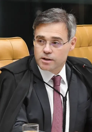 Mendonça determina remoção de vídeo de deputados contrários a Flávio