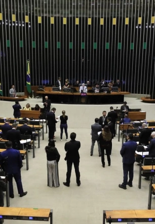 Minirreforma eleitoral limita e parcela multa a partidos políticos