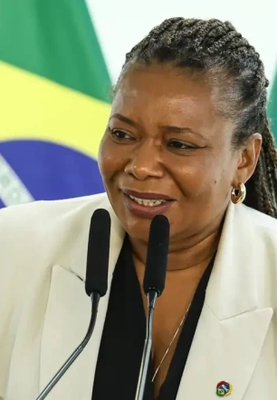 Ministra da Cultura defende investimento em arte e educação