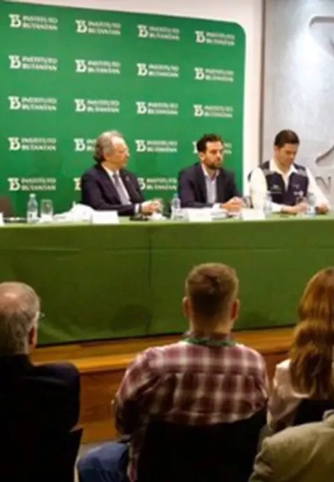 Ministro assina contrato para compra de vacina da dengue do Butantan