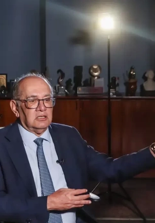 Moraes e Gilmar criticam vazamento de conversas do celular de Vorcaro