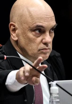 Moraes pede parecer da PGR sobre apreensão de arma de Bolsonaro
