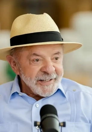 Pelo PT, Lula busca reeleição com foco em pautas sociais