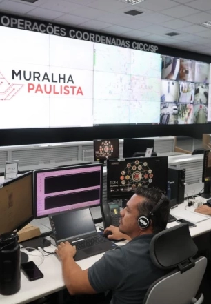 PM prende três procurados na Vila Belmiro e um no Allianz Parque, com ajuda do Muralha Paulista