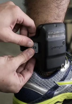 PM relata ao STF troca do carregador da tornozeleira de Bolsonaro