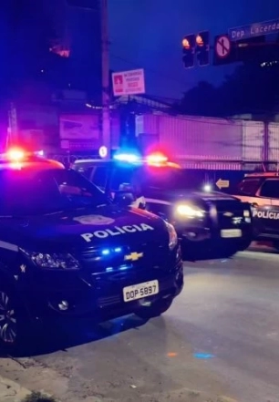 Polícia de SP descobre fábrica que distribuía bebidas alcoólicas falsificadas a comerciantes no interior de SP