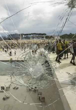 Por unanimidade, STF condena 5 PMs do DF a 16 anos de prisão pelo 8/1