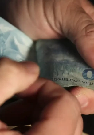Salário médio do trabalhador amplia recorde e chega a R$ 3.722