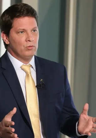 STF não consegue notificar Mário Frias sobre filme de Bolsonaro