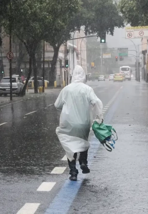Sul, Sudeste e Centro-Oeste podem ter final de semana de chuva intensa