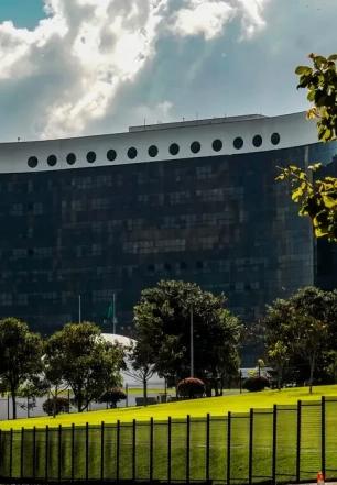 TSE determina que Lula e Janja removam vídeos contra Flávio
