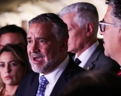 Base do governo pede indiciamento de Bolsonaro na CPMI do INSS