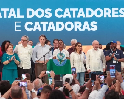 Catadores devem ser aplaudidos como agentes ambientais, diz Boulos