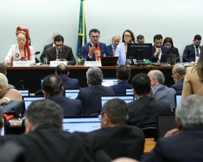 Centrão tenta derrubar transição de 60 dias para fim da escala 6x1