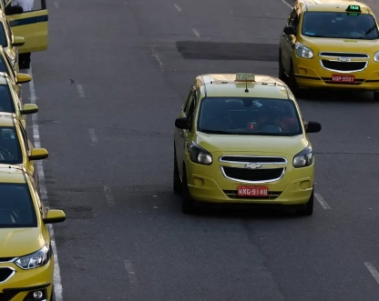 CMN regulamenta nova linha para motoristas de aplicativos e taxistas