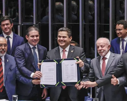 Congresso promulga emenda do fim da 6x1; escala 5x2 começa em 60 dias
