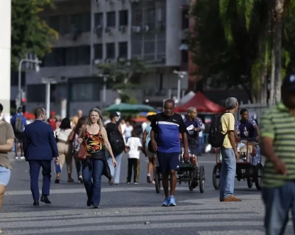 Crescimento populacional caiu para 0,37% em 2026, estima IBGE