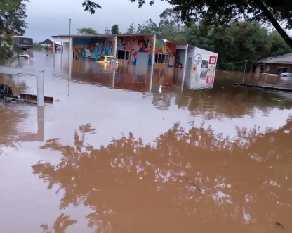 Defesa Civil do RS confirma 107 mortes devido às chuvas no estado