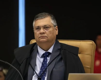 Dino pede que Câmara explique viagem de Mário Frias ao exterior