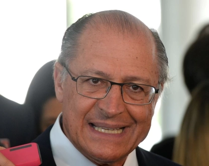 É factoide do clã Bolsonaro para desviar do caso Master, diz Alckmin
