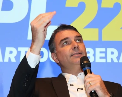Filho mais velho de Bolsonaro, Flávio disputa a Presidência pelo PL