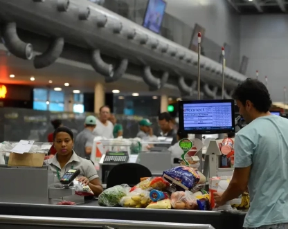 Governo adia por 90 dias regra sobre trabalho no comércio em feriados