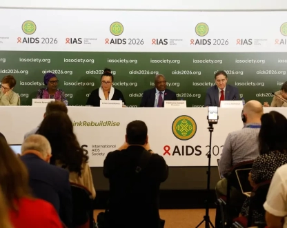 Infecções e mortes por HIV caem, mas falta de recursos ameaça avanços