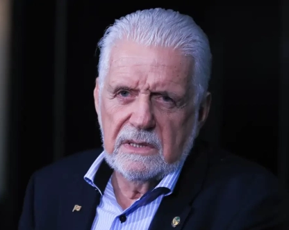 Jaques Wagner anuncia saída da liderança do governo no Senado