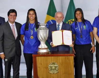 Lula diz que enviará projeto de lei para incentivar futebol feminino