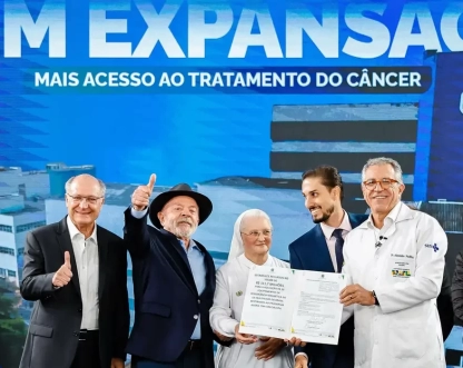 Lula entrega aparelhos de radioterapia em São Paulo