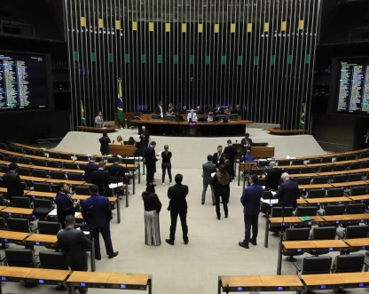 Minirreforma eleitoral limita e parcela multa a partidos políticos