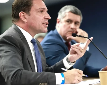 Moraes envia ao MJ formalização da extradição de Ramagem