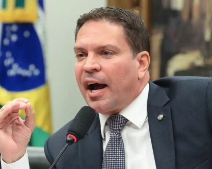 Moraes pede aos Estados Unidos extradição de Ramagem