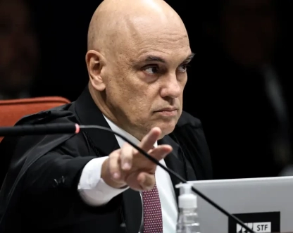 Moraes pede parecer da PGR sobre apreensão de arma de Bolsonaro