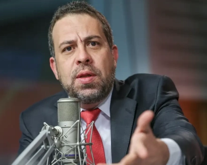 “Negociamos com os caminhoneiros”, diz Boulos sobre greve da categoria