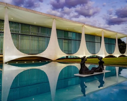 PF acha documentos no Alvorada e pede para interrogar Bolsonaro