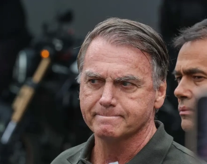 PGR dá aval para Bolsonaro fazer cirurgia no ombro