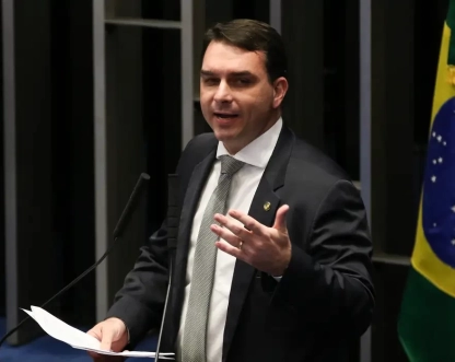 PGR pede que Flávio Bolsonaro seja ouvido por calúnia contra Lula