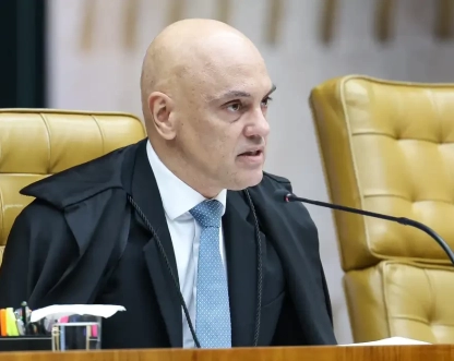 Por ordem de Moraes, PF faz busca por armas na casa de Bolsonaro