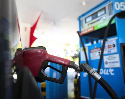 Tributos da gasolina são zerados e subsídios a combustíveis, ampliados