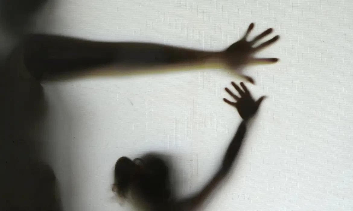 Violência sexual atinge 64 meninas por dia no país